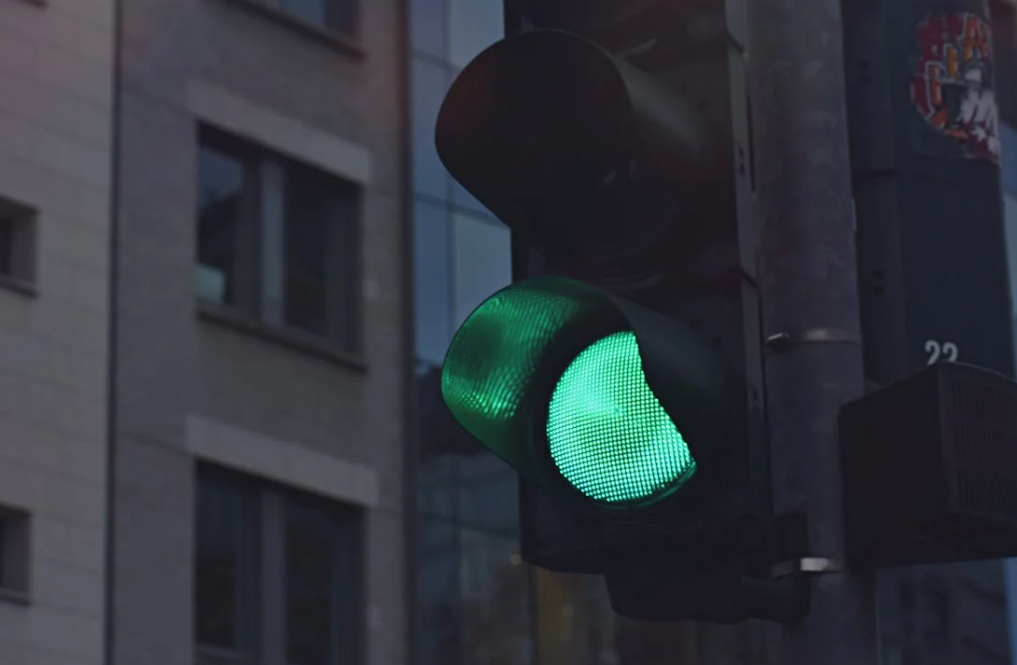紅黃綠的智慧：走進交通信號燈的奇妙世界